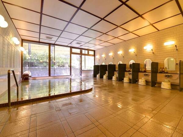 長野県松本市北東部にある“浅間温泉”は、無色透明の弱アルカリの泉質です。