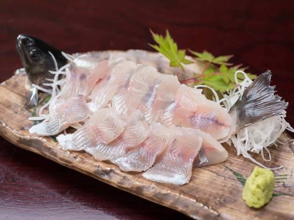 



*【夕食】「お料理グレードアップ」プランでは、なかなか珍しい岩魚の刺身をご提供！