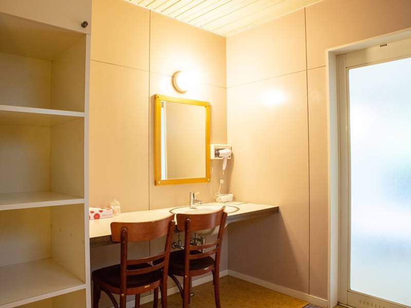 *【貸切風呂／檜風呂】シンプル構造で使い勝手の良い脱衣場