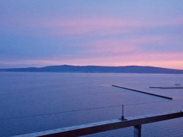 【客室からの眺望/例】朝の美しい七尾湾を望む