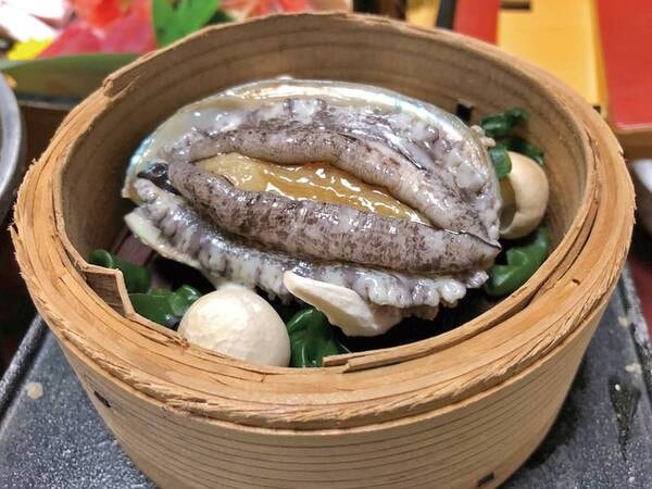 【活あわびの踊り蒸し焼き/例】新鮮なあわびを蒸し焼きでいただく