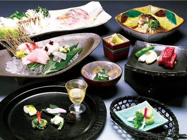 料理長厳選！加賀の四季会席/例　お部屋食で厳選素材でつくられた加賀会席をご堪能いただけます。