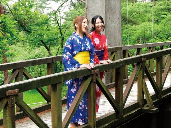 【宿敷地内】遊歩道。浴衣を着てお散歩はいかが