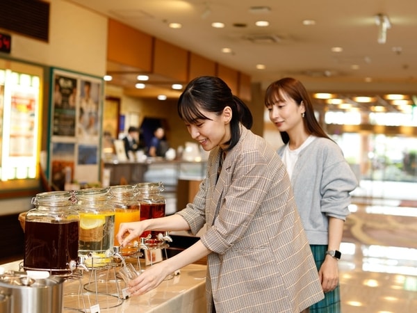 ロビーラウンジでドリンク