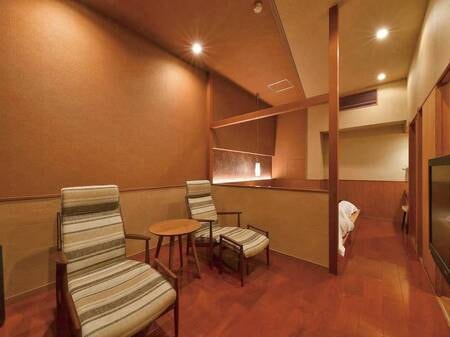 【美悠】温泉露天風呂付和洋室［坪庭側］・洋室部分/例