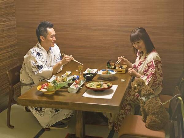 【食事会場(基本プラン)】半個室のプライベート空間でワンちゃんと一緒に気兼ねなく頂ける♪