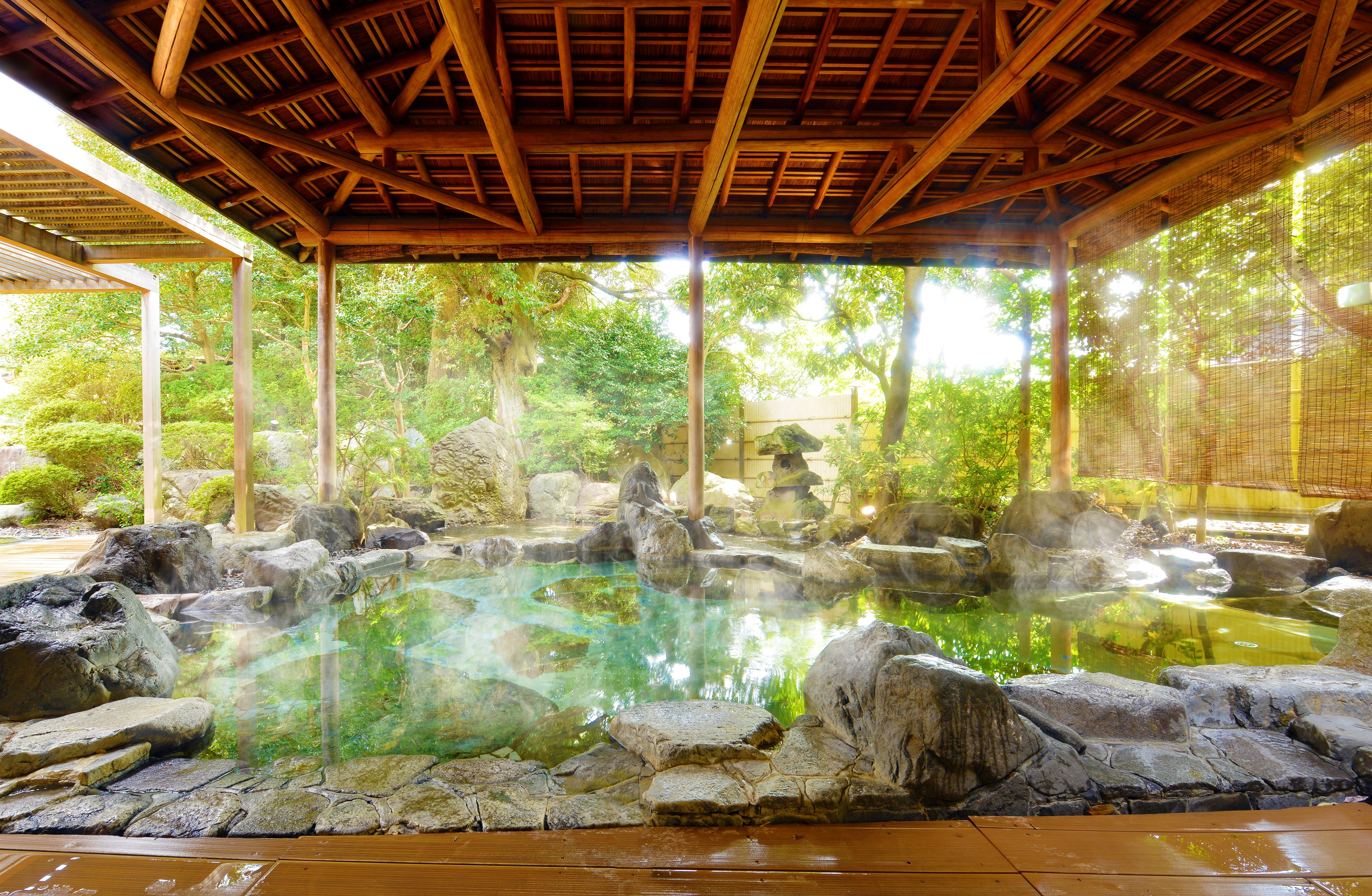 男性庭園露天（岩風呂）