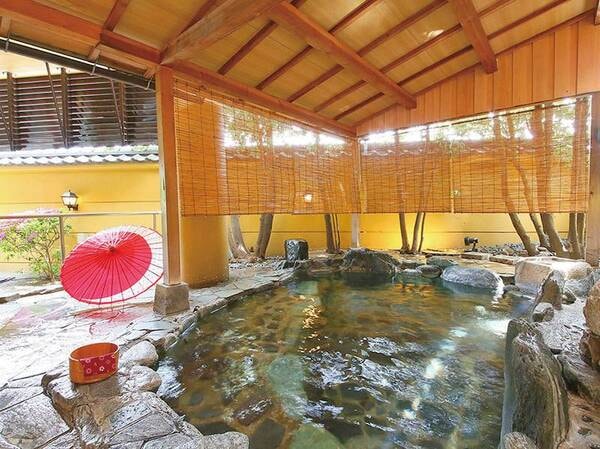 【女性岩風呂】和情緒あふれる日本庭園に囲まれた岩風呂