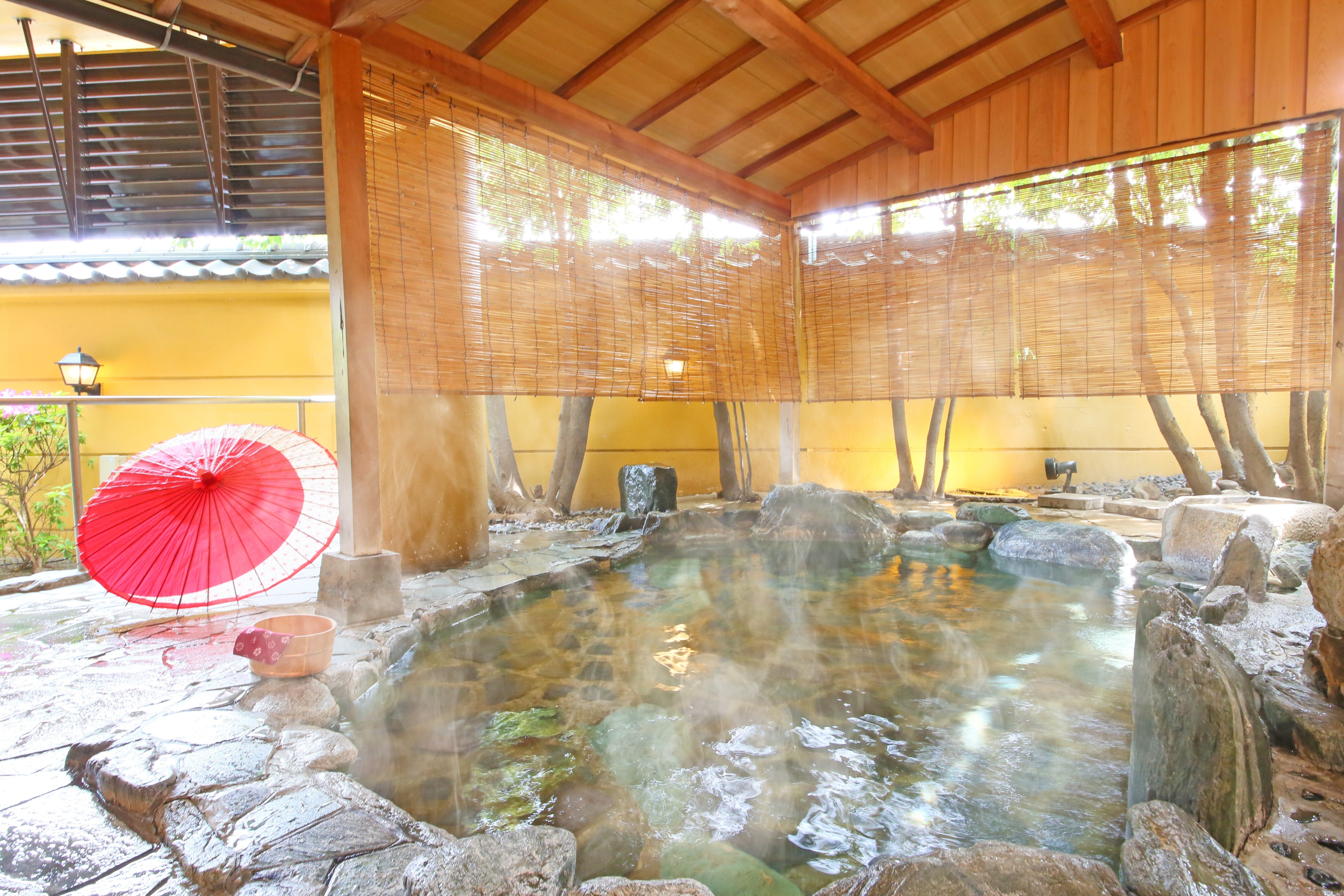 女性庭園露天（岩風呂）