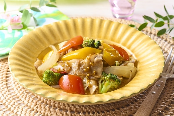 【7/1～8/31まで】豚肉と夏野菜のハニーマスタード炒め/例