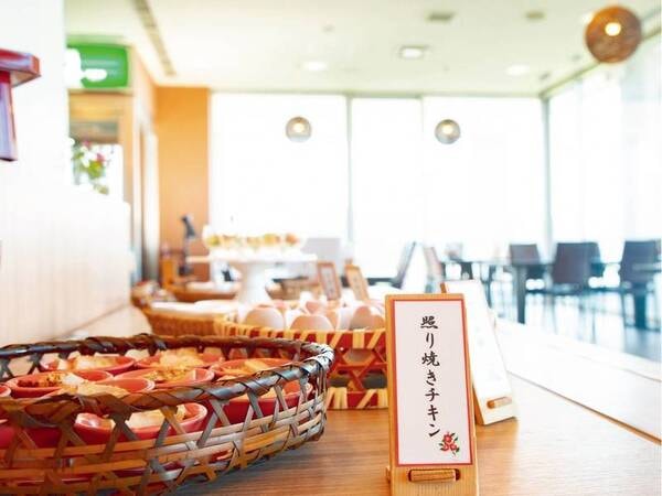 【朝食】地元の食材とふんだんに取り入れた朝食ビュッフェ/一例