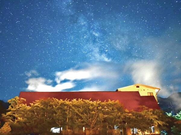 当館駐車場からの星空。