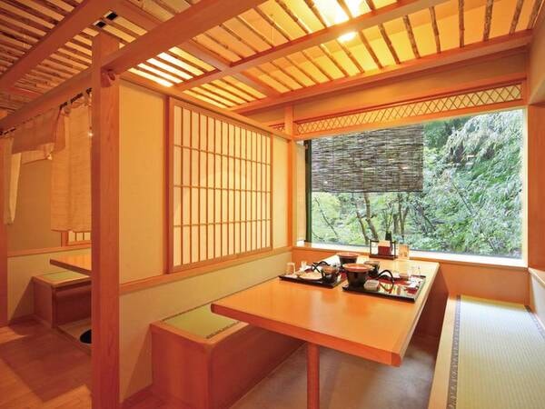 【食事会場/例】レストランまたは個室会場でお食事を※指定不可