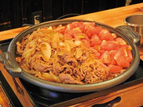 【朝食バイキング/一例】当館オリジナル「飛騨牛トマト牛丼」