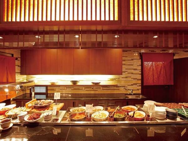 【朝食バイキング/一例】季節の食材を使用した小鉢やパン・サラダなど約50種類以上のメニュー