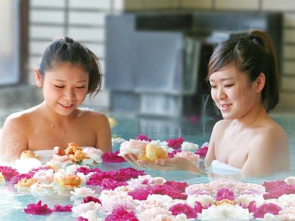 【女性大浴場】自家栽培のバラが浮かぶお風呂でリフレッシュ