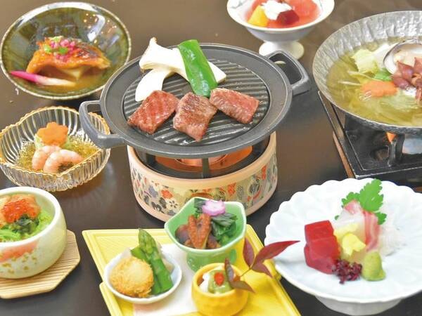 【夕食】「飛騨牛」の朴葉味噌焼をメインとした会席をお部屋食で!/例