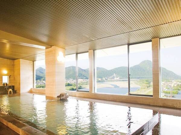 【大浴場】景色を一望できる最上階にある大浴場
