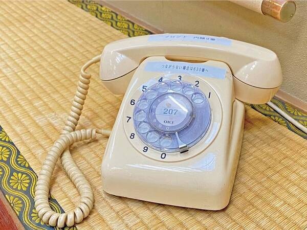 昭和レトロなダイヤル式内線電話
