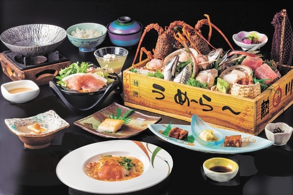 【夕食/例】社長特製のトロ箱に豪勢に海鮮を盛りをメインに、創作会席をご用意。
