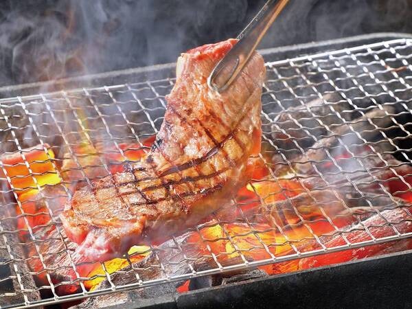 【夕食/例】お肉は炭火焼きでご用意！