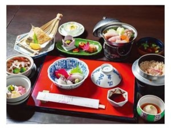 鮑のグラタン付ゆこゆこ伊豆の美味会席
