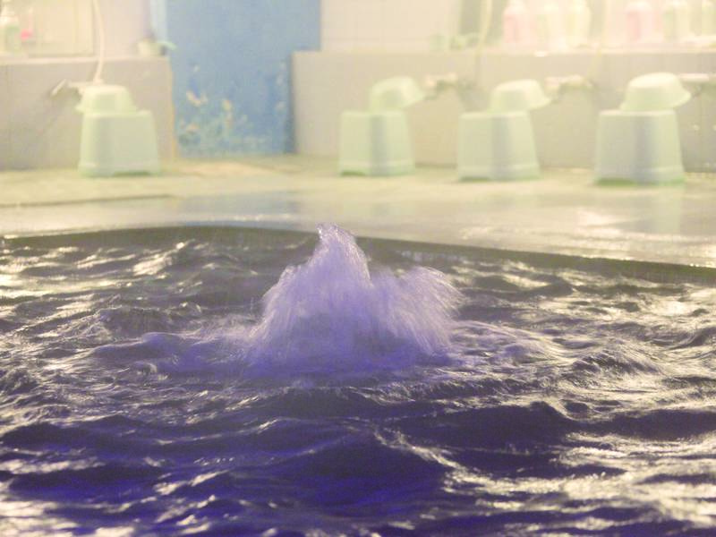 【大浴場】海底から音をたてて噴き出す、良質な源泉！