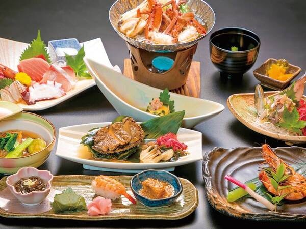 【夕食/例】あわび柔らか姿煮、新鮮お造り6点盛、鯵の姿造り、大海老の塩焼き等※写真は一例、時季・仕入れによりメニューは変わります