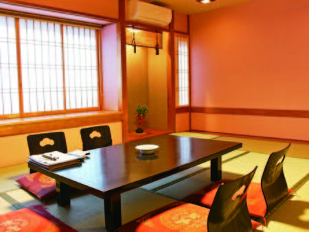 【客室/例】各部屋ごとに趣が異なる和室をご用意。全館畳敷きで心地よい