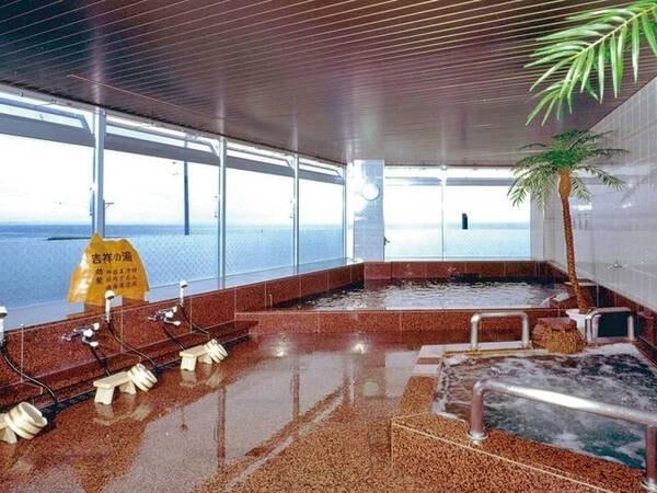 【金剛の湯（男湯）の大浴場】