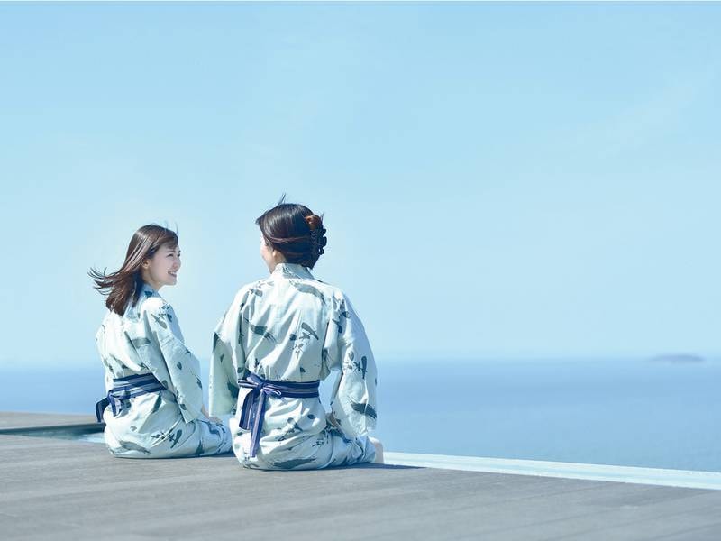 【天空露天風呂/天音の湯（足湯）】まるで海に足を浸しているよう