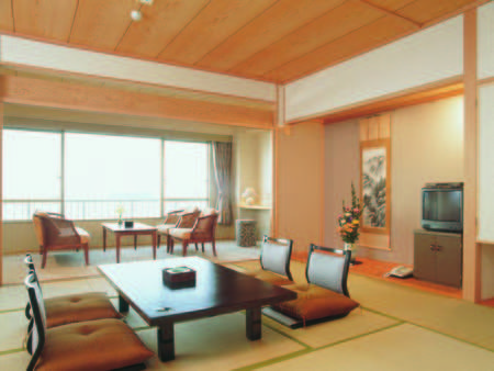 【客室/例】12.5畳以上の海一望ゆったり広々客室へご案内
