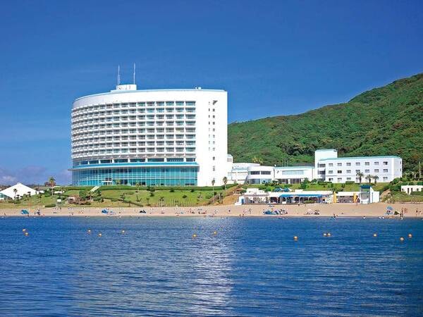 【外観】海を望む絶景リゾートホテル