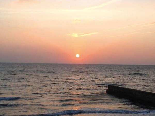 【眺望/例】伊勢湾を望む客室からは茜色に染まる夕暮れを楽しめる