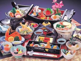 浜辺のホテル　松涛／【舟盛りお造り堪能海鮮プランの夕食/例】海幸やロ魚介陶板焼き等　※舟盛は2名様限定･3名様以上は盛付け等が変更