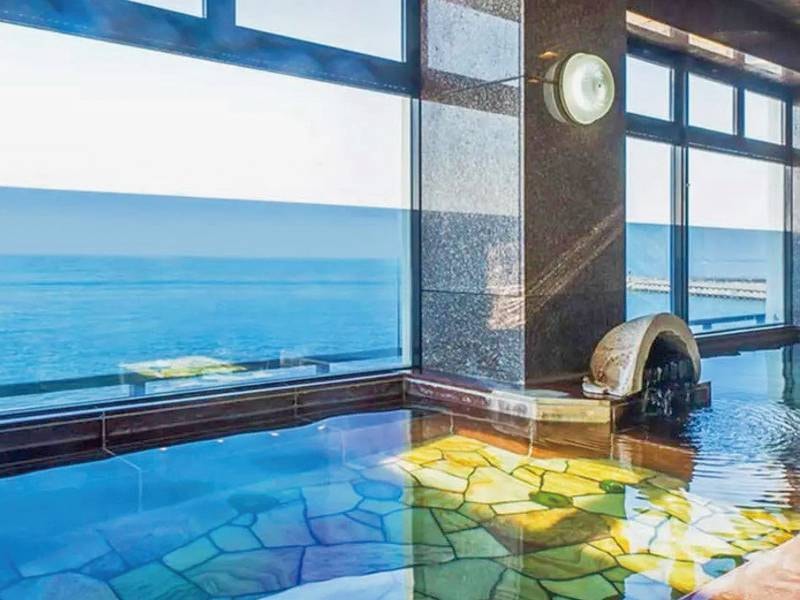 【「宝石の湯」大浴場】