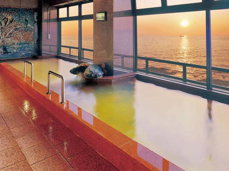 【「宝石の湯」大浴場】