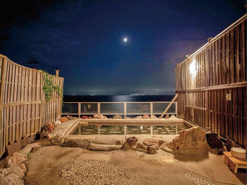 【渚の離れ露天風呂(貸切専用露天風呂)】天気の良い夜は満天の星を