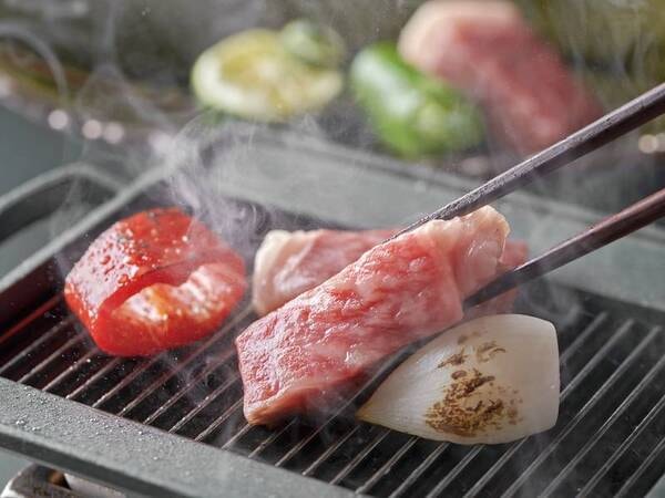 【三大味覚会席の夕食料理/例】証明書付きの松阪牛は2種類の調理法でご提供。2度楽しめる！