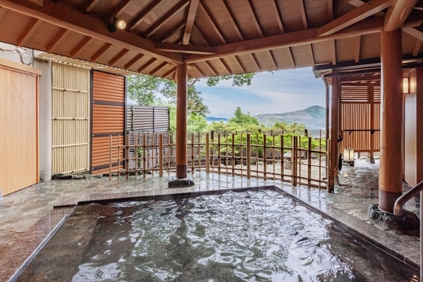 【女性温泉露天風呂】/例