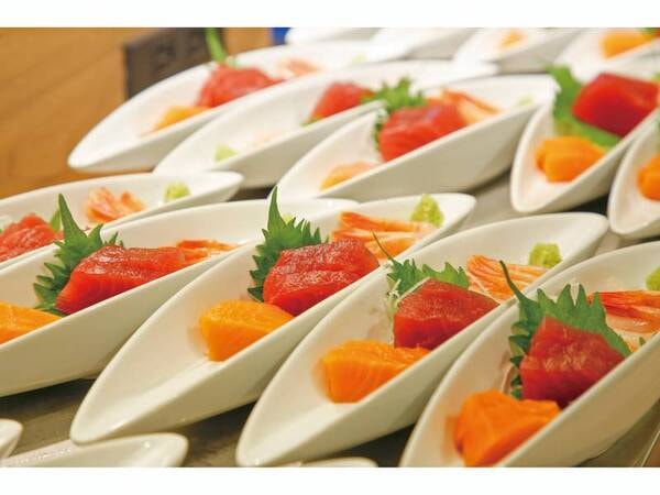 【美味満載プランの夕食バイキング料理/例】新鮮なお刺身も食べ放題!