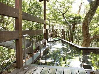 彩　向陽／【大浴場】秘湯気分を味わえる自然に囲まれた離れの露天風呂