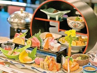 ホテル湯の本／【湯の本会席/例】厚生労働大臣賞受賞歴のある料理長が監修。季節の彩り豊かに、山と海の幸をふんだんに取り入れたこだわりの会席を堪能できる。