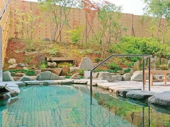 ヒルホテル　サンピア伊賀／【和風露天風呂（朝）】
自家源泉のツルスベ美肌の湯。開放的な露天風呂に癒される。