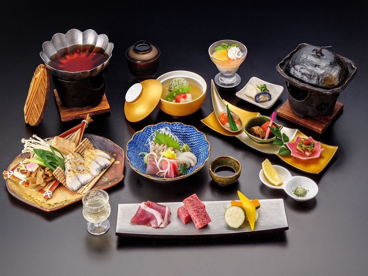 里湯昔話 雄山荘の「半個室会場/近江牛陶板焼き会席」22,000円