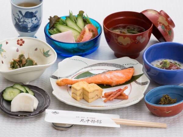 ご朝食はバランスの取れた和定食をご用意（朝食一例）