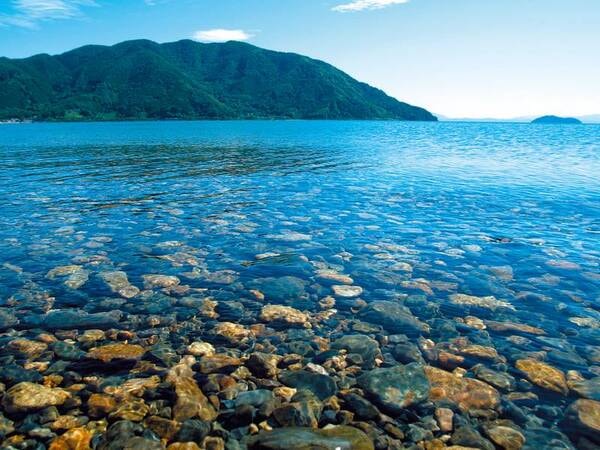 宿目の前にはプライベートビーチがあり、琵琶湖の湖水浴ができる！淡水なので海水とは違い水がべたつかず、爽やかな湖水浴が楽しめる