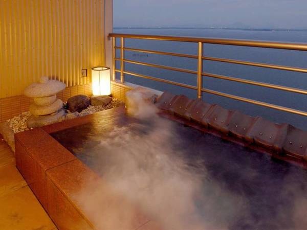 【温泉露天風呂付客室・京近江】客室についている露天風呂は24時間いつでもお入りいただけます