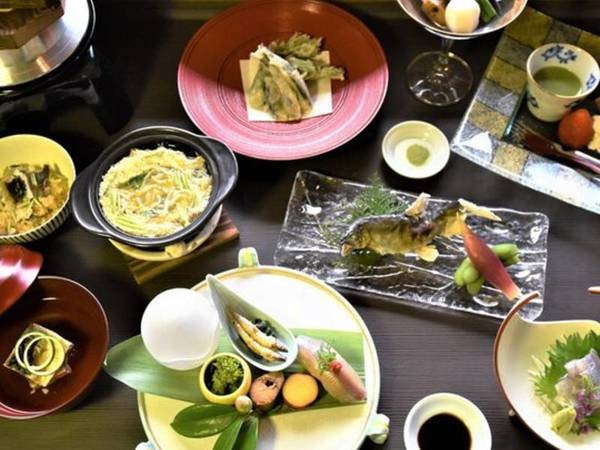 湖北ノ空 二人ノ宿 きひろの 湖北の夏 鮎づくしプラン 琵琶湖の 香魚 鮎 本来の美味をおふたりでご堪能 1泊2食付 28 050円 1 秋雲 禁煙 ゆこゆこ