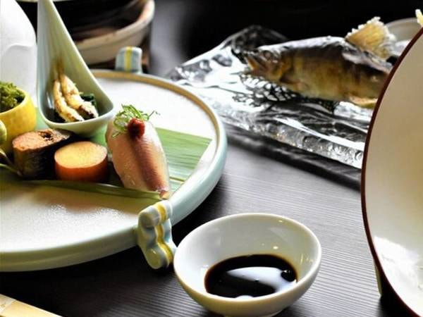 湖北ノ空 二人ノ宿 きひろの 湖北の夏 鮎づくしプラン 琵琶湖の 香魚 鮎 本来の美味をおふたりでご堪能 1泊2食付 28 050円 1 秋雲 禁煙 ゆこゆこ